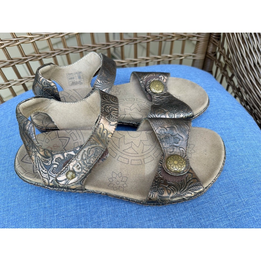 Taos Escape 2 Sandals Size 9 Metallic Bronze Tooled Leather